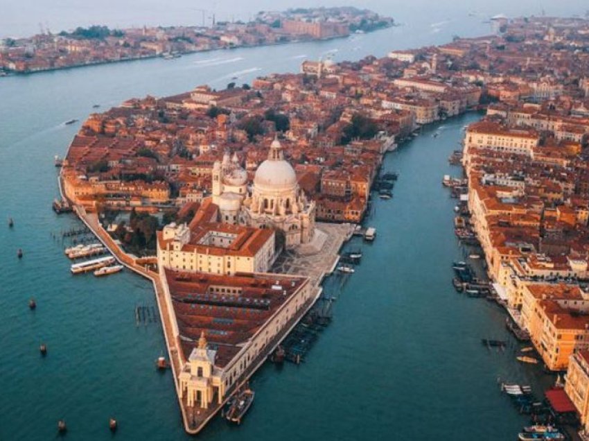 Venecia në kërkim të mjekëve, ofron paga nga 2500 në 5000 euro plus përfitime shtesë