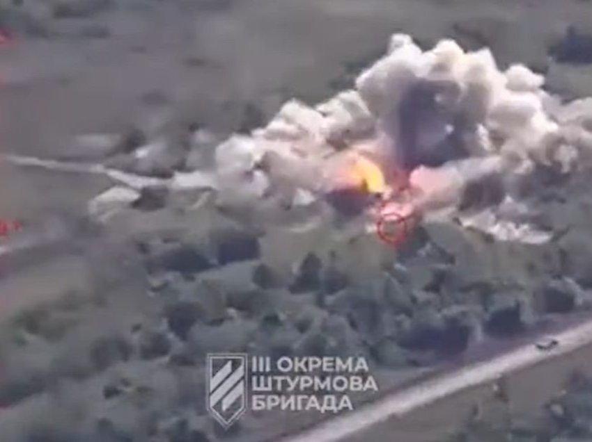 Ukrainasit godasin sistemet artilerike të rusëve të fshehura në zonën malore – nga shpërthimi i fuqishëm ngritët në qiell një 
