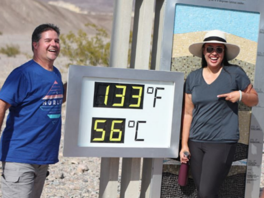 E pazakontë/ Temperaturat mbi 56 gradë, ‘çmenden’ turistët, vërshojnë drejt vendit më të nxehtë në Tokë
