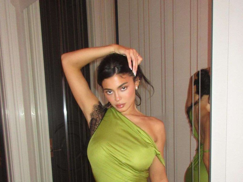 Kylie Jenner heq dorë nga photoshop, motrat Kardashian: Nuk i editojmë më fotot
