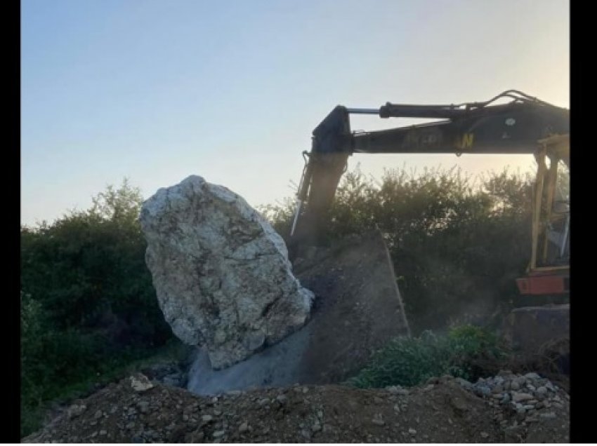 Tërmkolli: Heqja e gurit të vetëflijimit të Nanës Pashkë është e rëndë sa vetë pesha e tij