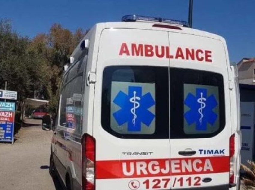 Aksident në Shkodër, makina përplas motorin, plagoset një i mitur