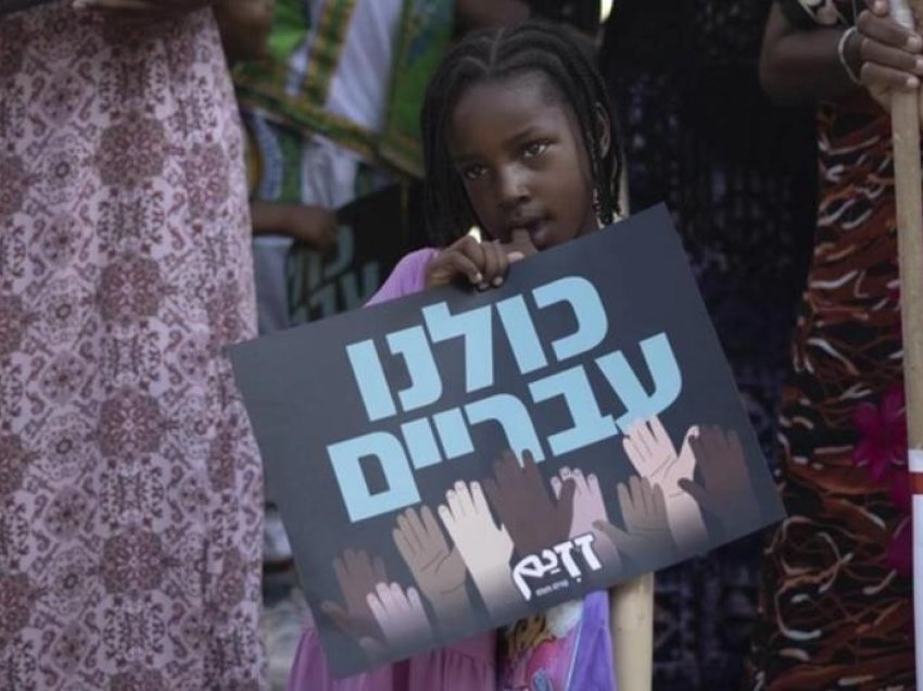 Dhjetëra izraelitë afrikanë hebrenj përballen me dëbim nga vendi