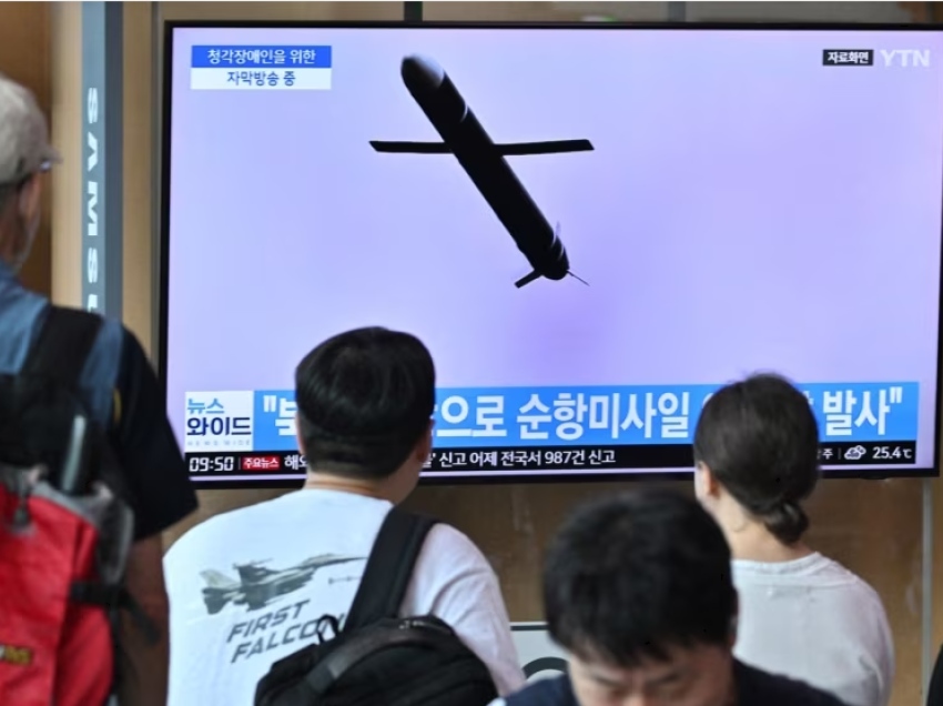 Koreja e Veriut lëshon edhe dy raketa balistike në detin e saj lindor