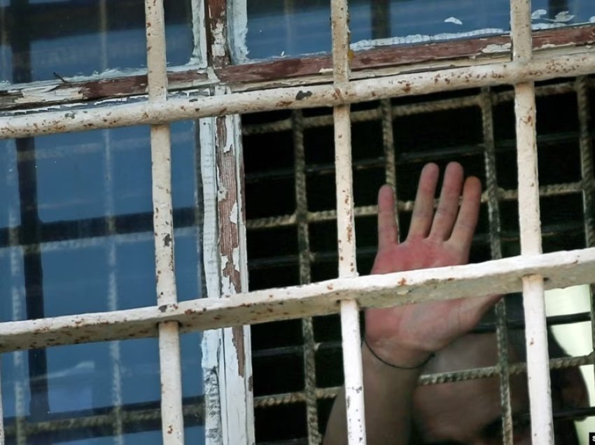 “Tmerri s’është i pafund”: Letrat e aktivistes ruse i ngushëllojnë të burgosurit politikë 
