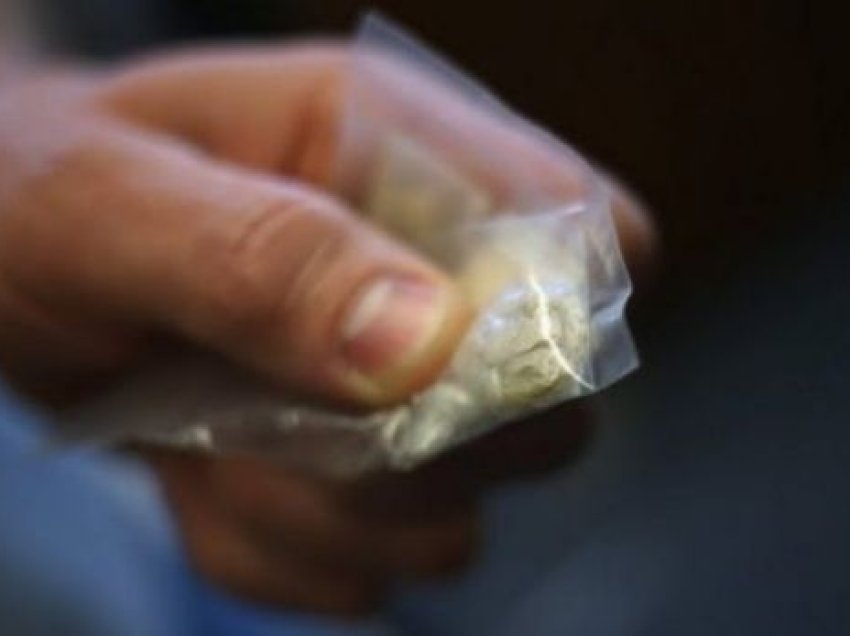 Arrestohen dy persona në Gjilan, iu gjetën 6.6 gram marihuanë