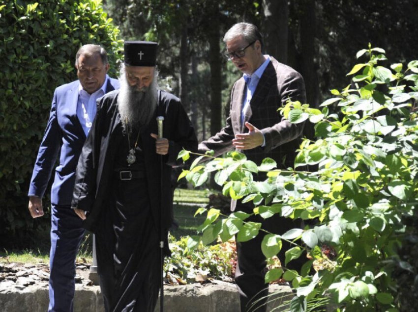 Miqësia e çuditshme | Pse Dodik fluturoi për te presidenti kroat me helikopter të ushtrisë serbe dhe çfarë lidhje ka kjo me Patriarkun Porfirije?