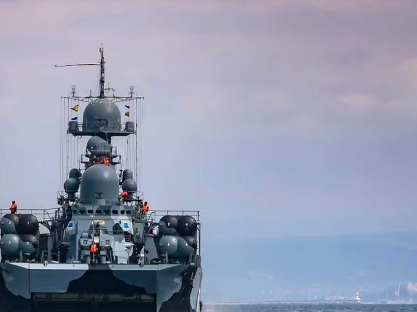 Britania: Moska mund të jetë duke përgatitur një bllokadë të Detit të Zi
