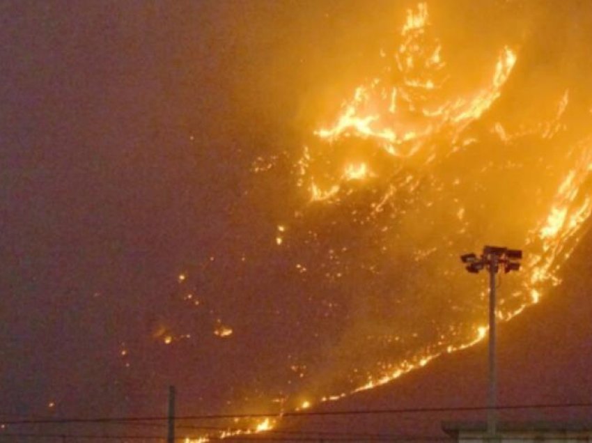 Riaktivizohen vatrat e zjarrit në fushën e Maliqit, hektarë me grurë në flakë