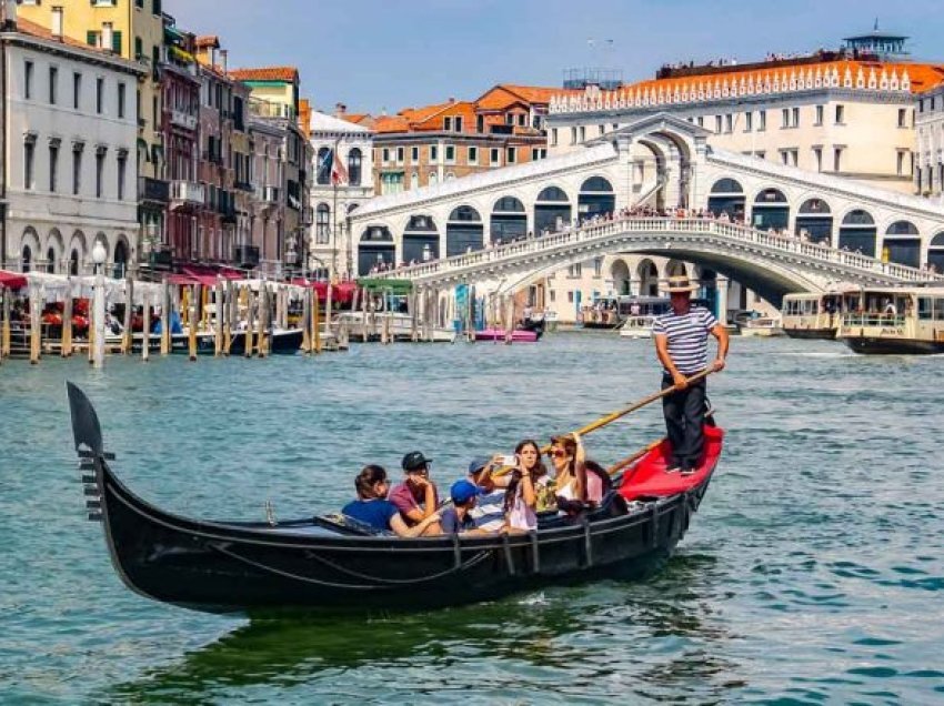 UNESCO propozon përfshirjen e Venecias në listën e vendeve të trashëgimisë botërore në rrezik
