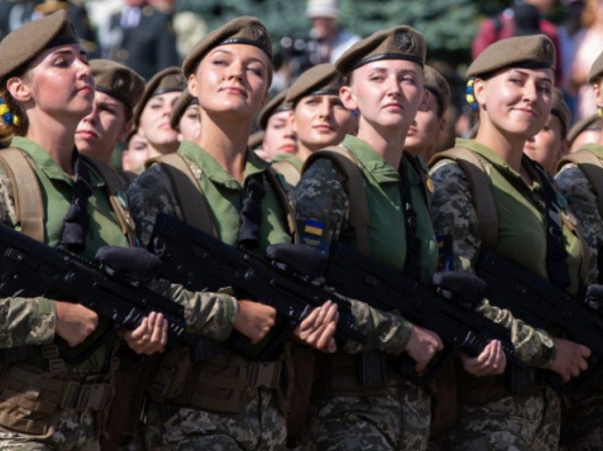 Mbi 60 mijë gra mbrojnë Ukrainën