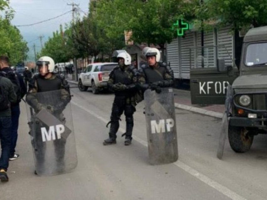 Vazhdojnë protestat e serbëve para objekteve komunale në veri