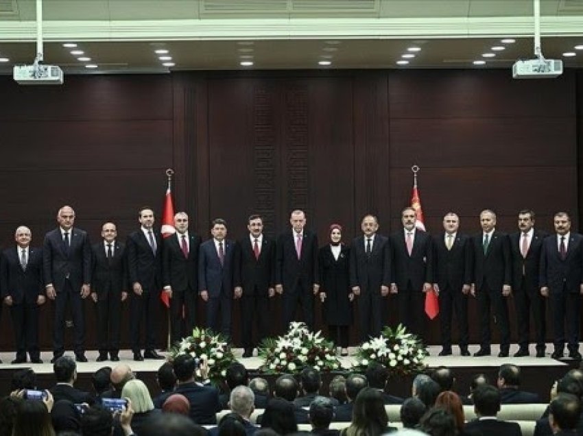​Erdogan shpall qeverinë e re me fokus ekonominë dhe sigurinë
