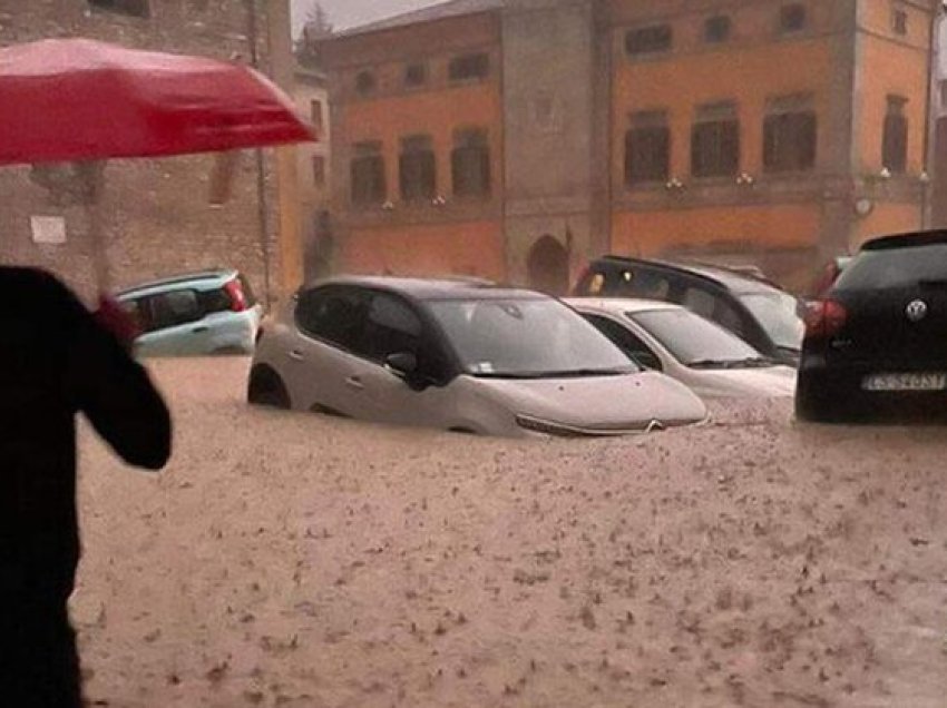 Moti i keq, meteorologu i njohur bën paralajmërimin e frikshëm: Tokat nuk thithin më shi, ja çfarë pritet të ndodhë me Italinë