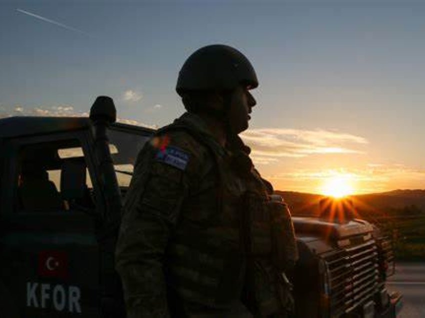Arrijnë 500 ushtarë turq në Kosovë