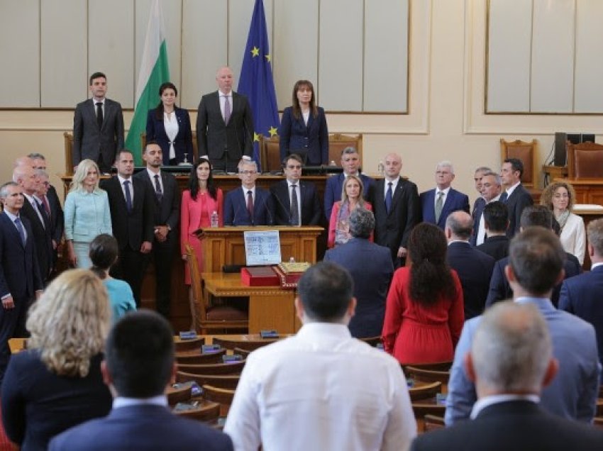 ​Parlamenti bullgar miraton Qeverinë e re të kryeministrit Nikolaj Denkov