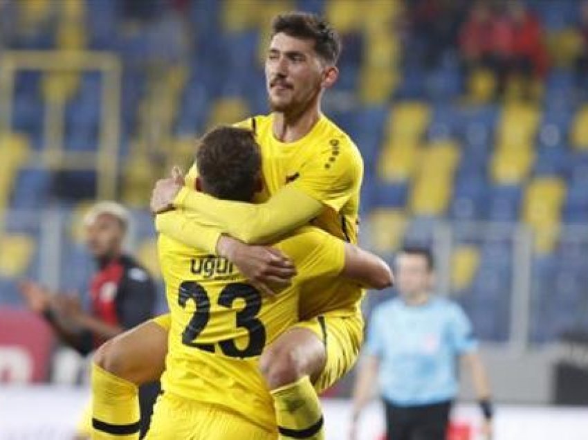 Shqiptarët shpërthejnë me gola në Turqi