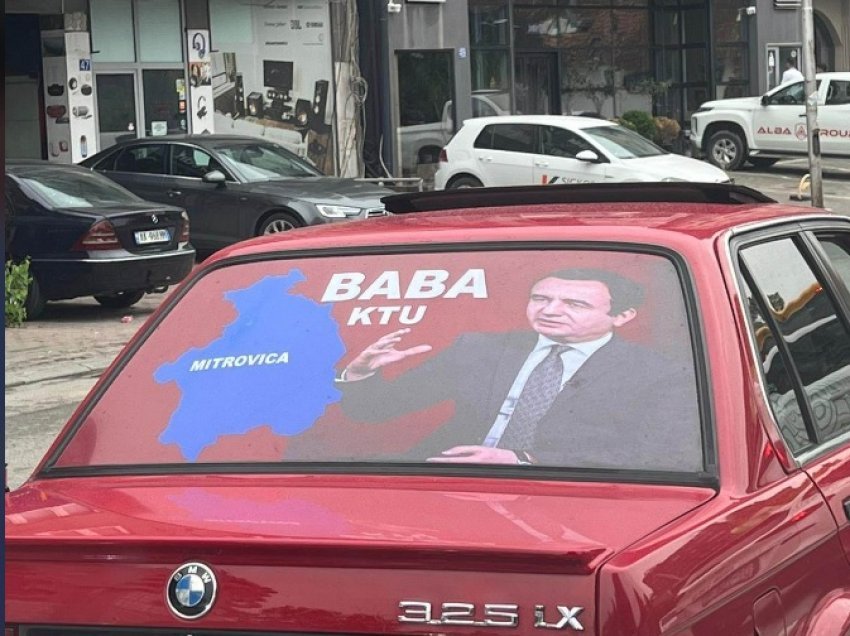 “Baba ktu”, qytetari vendos foton e Kurtit në veturë