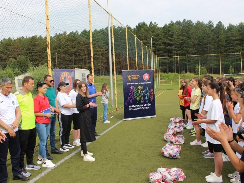 Mikpritëse të projektit ”Girls just want to play football” edhe Fushë Kosova dhe Vushtrria 