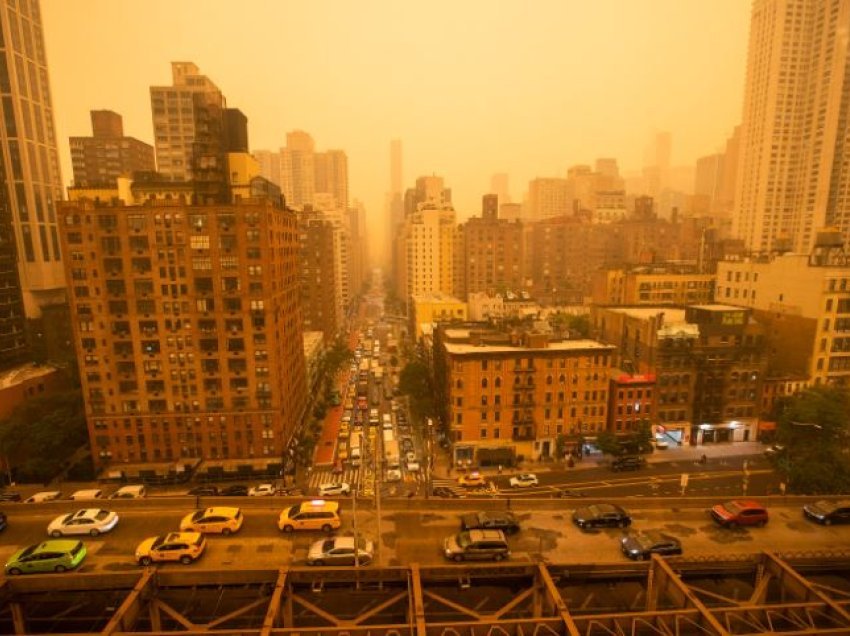 Tymi i zjarreve kanadeze kaplon New Yorkun, keqësohet cilësia e ajrit – shteti vë në dispozicion 1 milion maska
