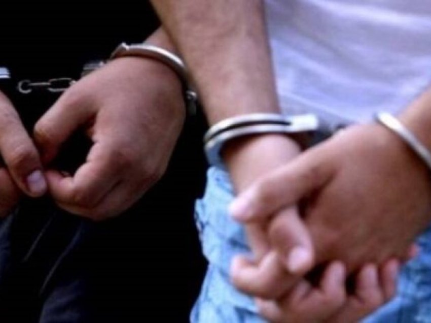 Policia arrin të arrestojë dy të dënuarit për vjedhje në Kaçanik, ishin në kërkim nga gjykata