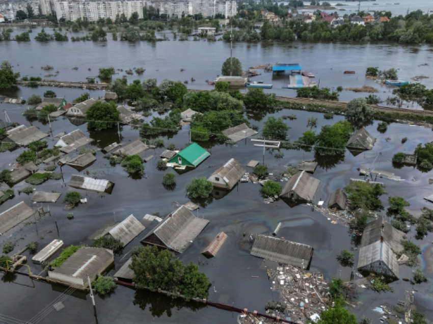 Rritet numri i të mbyturve si pasojë e shembjes së digës në Ukrainë