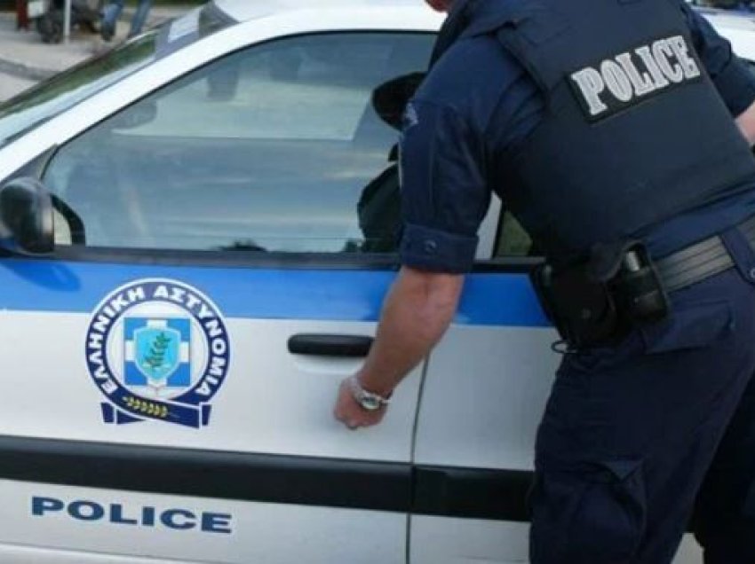 Ulje për klientët “e mirë”, shpërbëhet grupi që trafikonte kokainë në Greqi, arrestohet drejtuesi shqiptar