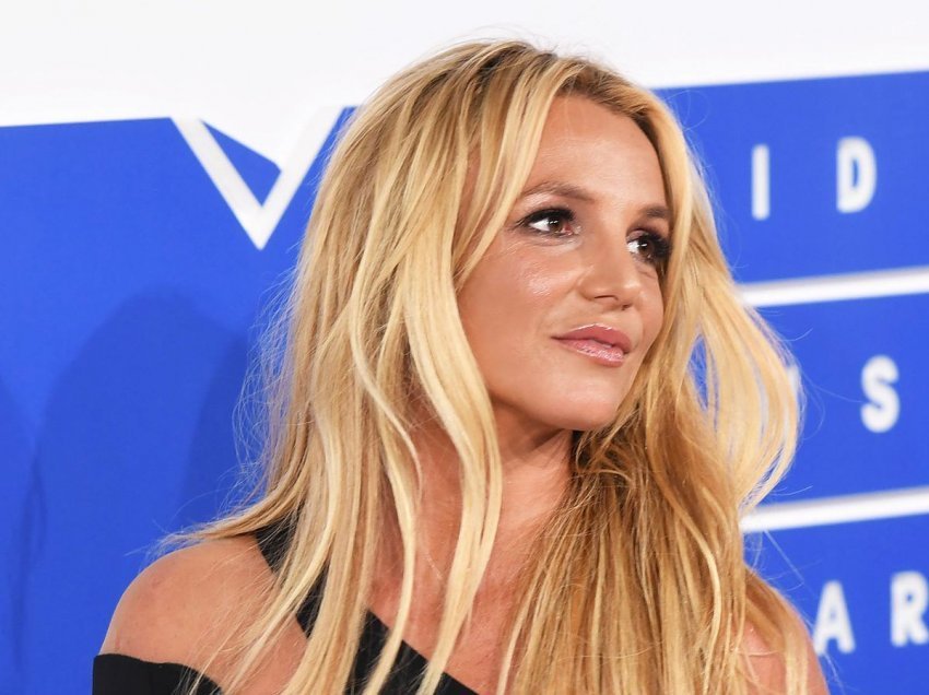 Akuzat se përdor lëndë narkotike, reagojnë Britney Spears dhe ish-partneri i saj