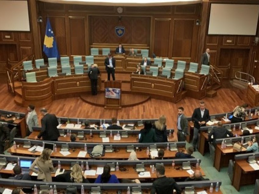 Mes kritikave dhe akuzave përfundon debati parlamentar për rrëmbimin e tre policëve