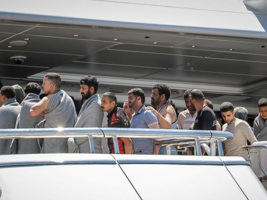 Deputeti grek përjashtohet nga partia e Mitsotakis pas komenteve për migrantët