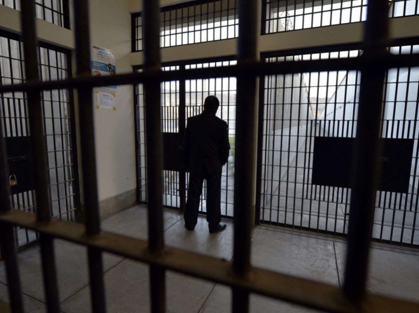 Shkup, kallëzim penal për policin që i mundësoi ikjen nga burgu një të dënuari