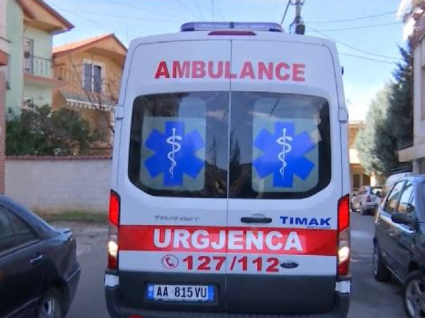 Aksident i trefishtë në Tiranë, plagoset 40-vjeçari