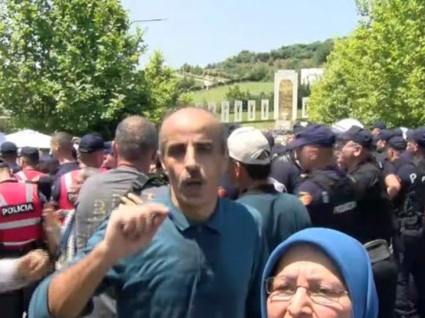 Policia shqiptare u soll si terroriste”, banorët e kampit Ashraf në protestë: Vranë vëllezërit tanë, ne jemi civilë