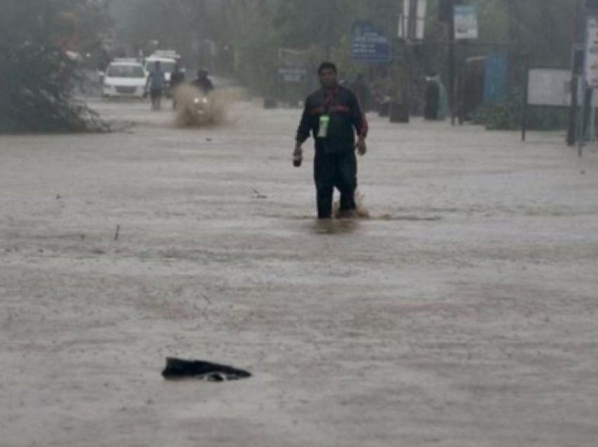 Përmbytje në Indi, evakuohen mbi 100 mijë njerëz