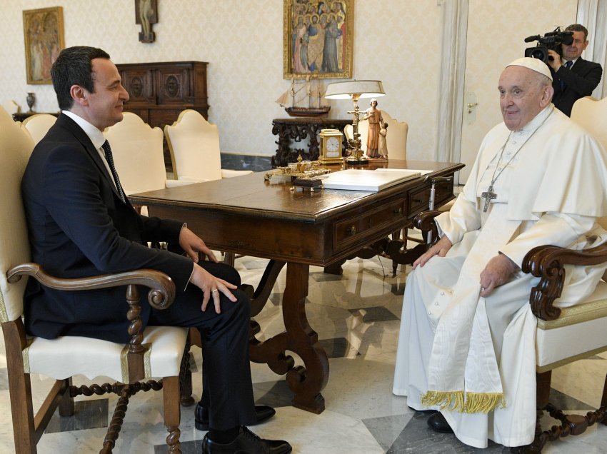 Kryeministri Kurti takoi Papa Françeskun në Vatikan
