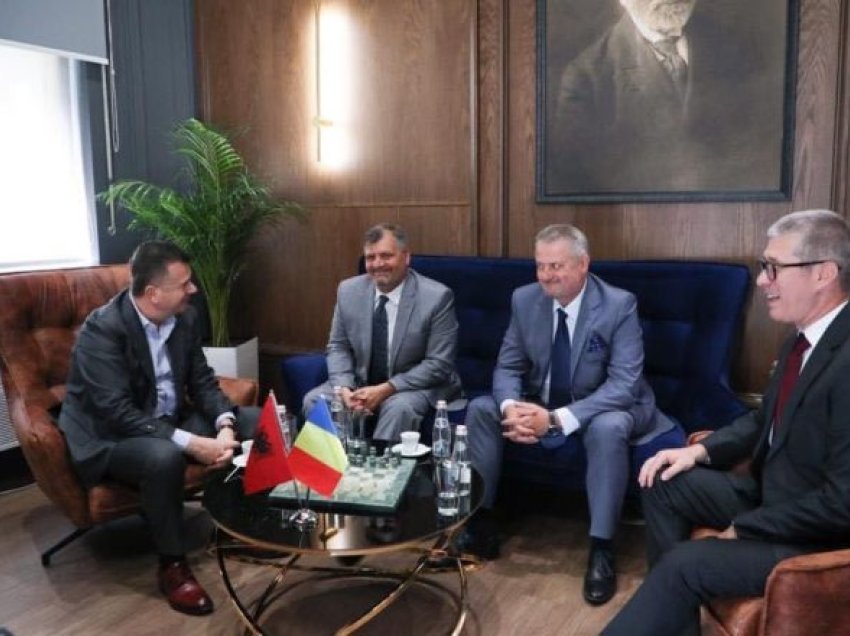 Balla takim me ambasadorin e Rumanisë dhe një përfaqësi të dhomave të biznesit rumun: Prej 24 Tetorit do të nisin edhe fluturimet mes Tiranës dhe Bukureshtit