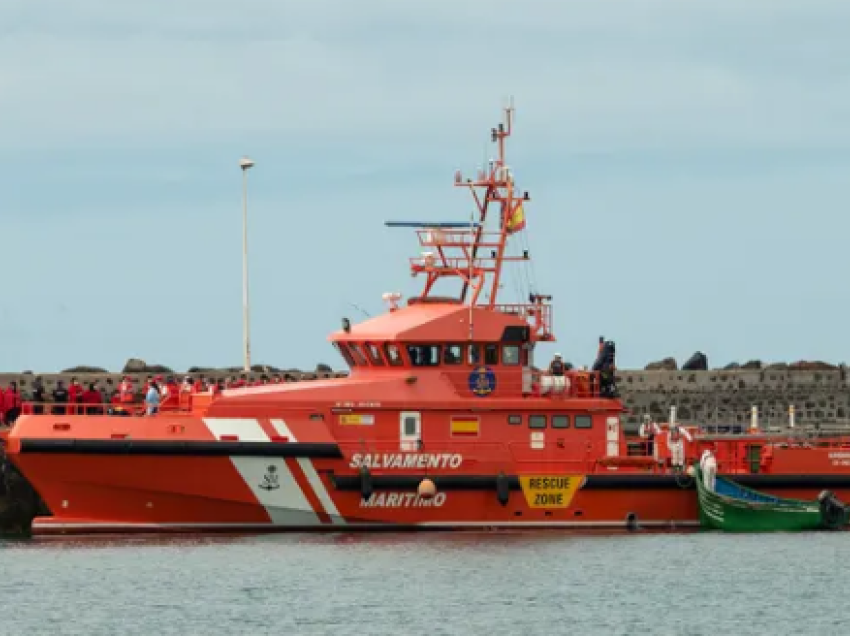 Mbytja e anijes me emigrantë, autoritetet spanjolle nisin hetimet për vonesën e shpëtimit të tyre