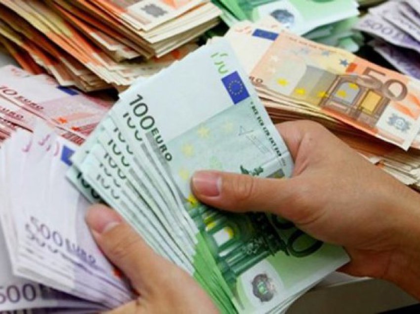 Me sa blihen e shiten sot dollari dhe euro?