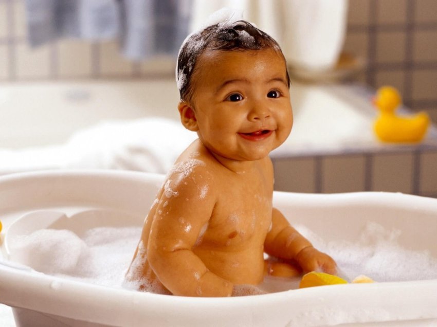 9 gabimet gjatë dushit të fëmijës