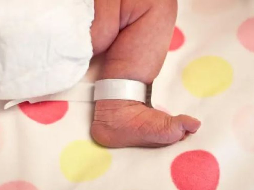 Çka i shkakton lindjet e parakohshme dhe sa javë më herët mund të lindë dhe të mbijetojë një fëmijë?