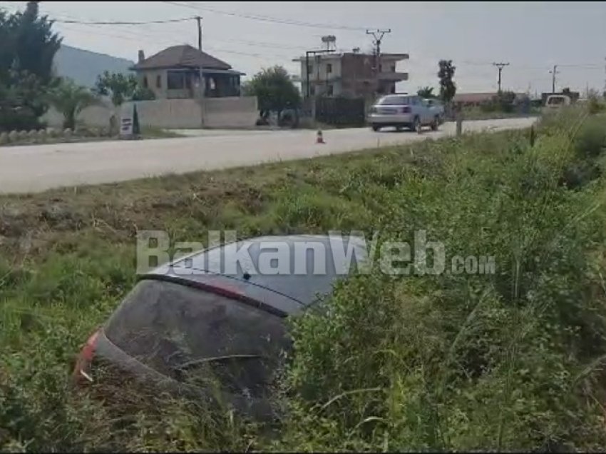 Aksident në aksin Berat-Dimal, makina del nga rruga dhe përfundon në kanal, plagoset shoferi dhe pasagjeri