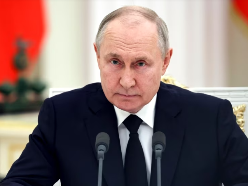 Vladimir Putini – Kush është njeriu pas imazhit të projektuar