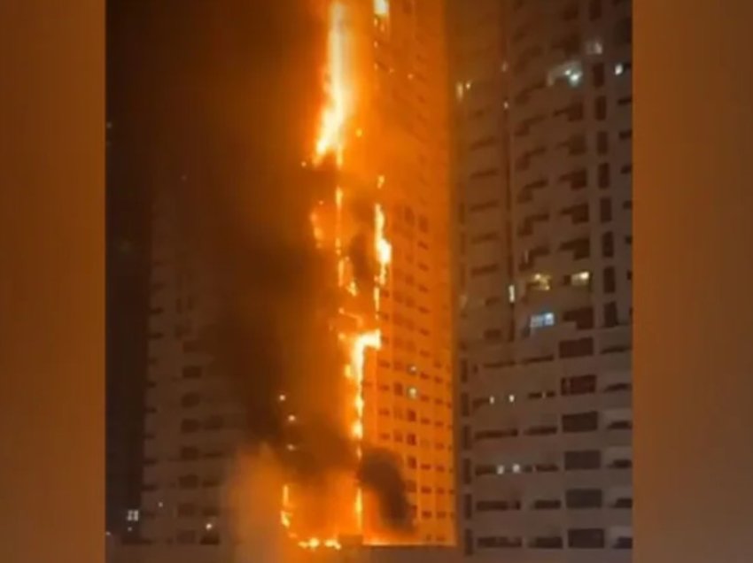 Pamje të frikshme/ Ndërtesa 36-katëshe ‘pushtohet’ nga flakët
