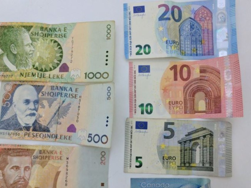 Shqiptarët po kursejnë në euro/ Shtohen 1 miliard € në një vit, depozitat në lekë në rënie për 4 muaj radhazi