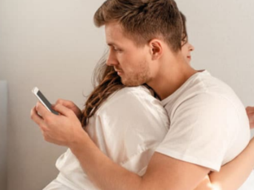 Gjuha seksuale me mesazhe mund të jetë një shenjë e shëndetit të dobët mendor!