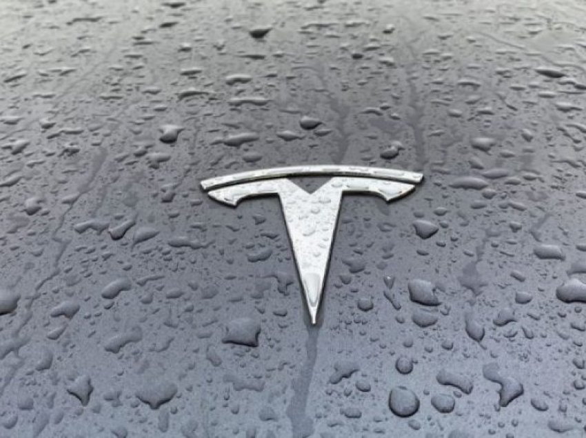 Tesla planifikon prodhimin e baterive pa metale të çmuara