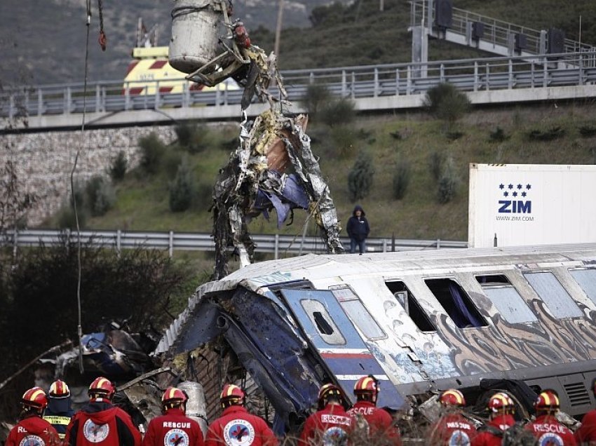 Futja në binarët e gabuar shkaktoi tragjedinë hekurudhore në Greqi, zbardhet biseda e shefit të stacionit