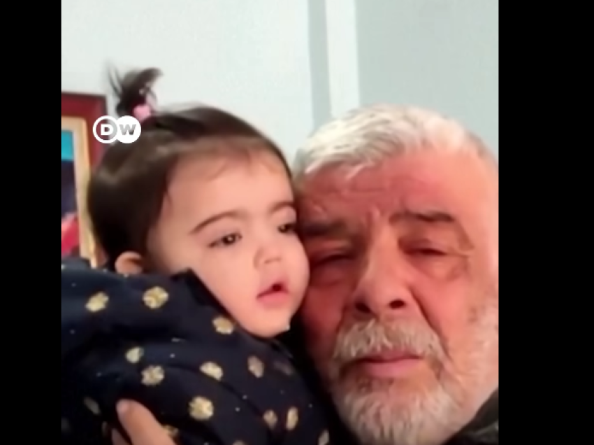 Momenti emocionues kur gjyshi dhe mbesa ribashkohen, tri javë pas tërmetit në Turqi