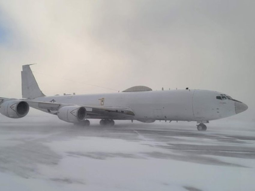 SHBA nxjerr në skenë “Zogun e madh të bardhë”, avioni që përdoret në një skenar lufte bërthamore “zbarkon” në Islandë