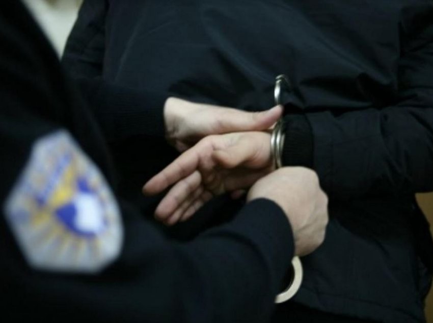 Arrestohen dy persona në magjistralen Klinë-Mitrovicë, iu gjetën mbi 4 kilogramë drogë